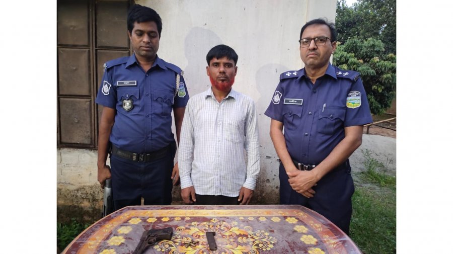 যৌথ বাহিনীর অভিযানে অস্ত্রসহ কৃষকদল নেতা আটক, থানা থেকে ছেড়ে দিলো পুলিশ